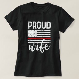 Stolt gåva för brandmanfruamerikanska flaggan t shirt