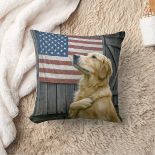 Stolt Golden Retriever Med Amerikansk Flagga Kudde