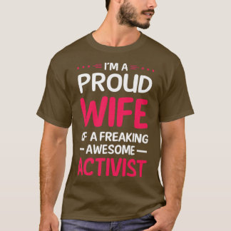 stolt hustru i Freaking Fantastisk ACTIVIST T Shirt