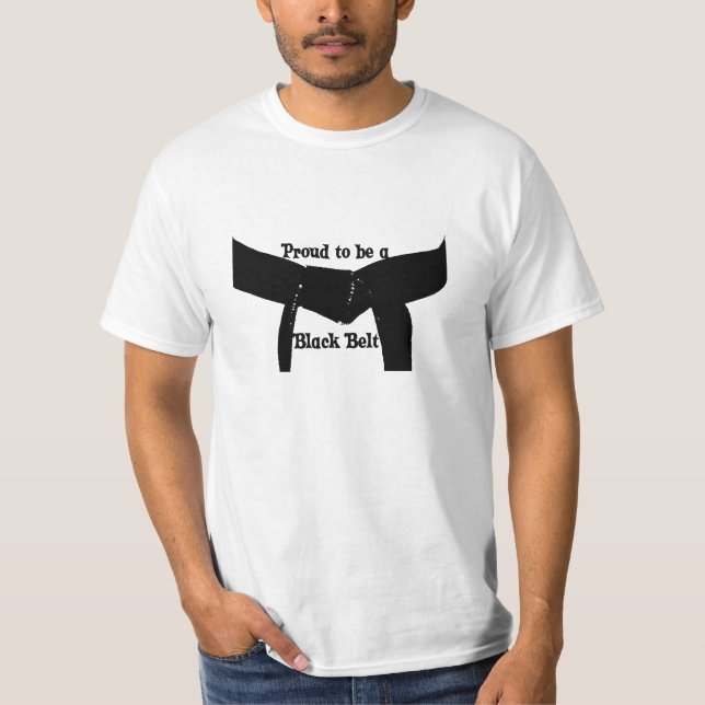 Stolt kampsportar att vara ett svart bälte t-shirt (Framsida)