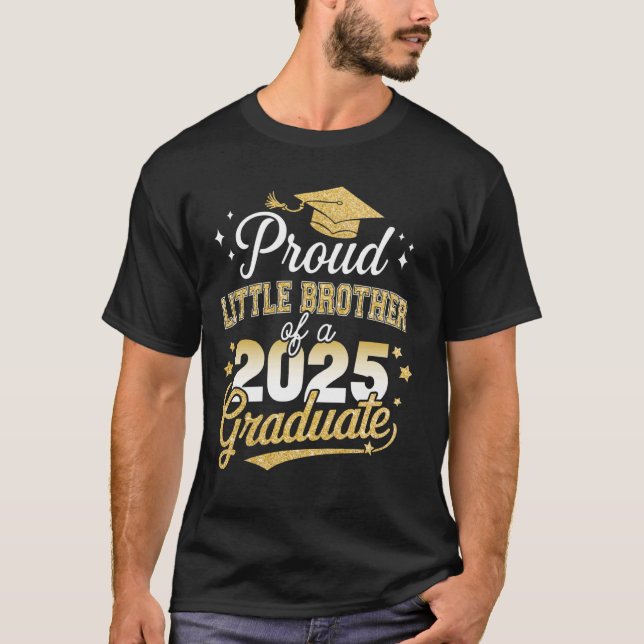 Stolt lillebror examenklass 2025 examen t shirt (Framsida)