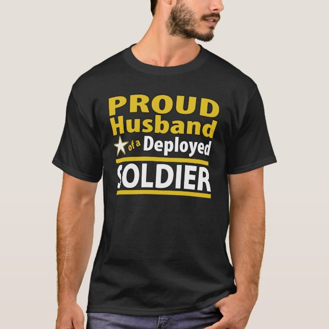 Stolt make av en utplacerad soldatskjorta tee (Framsida)