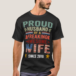 stolt Make över en frusen Fantastisk-fru Make T Shirt