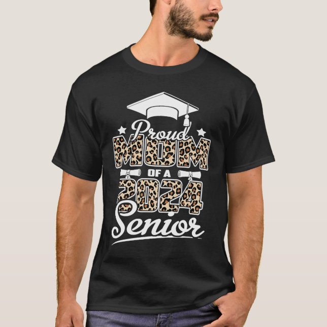 stolt Mamma av 2024 års högsta klass 24 Studenten  T Shirt (Framsida)