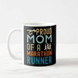 stolt Mamma i en maraton-Springer som störtats Kaffemugg
