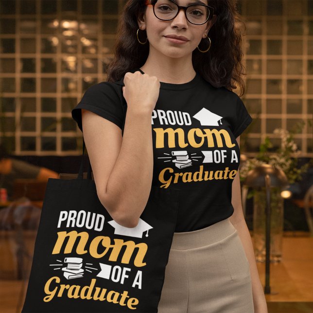 stolt Mamma om en Student-kvinnas T Shirt (Skapare uppladdad)