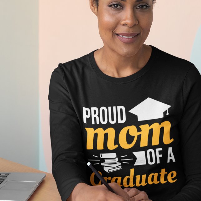 stolt Mamma om Student Kvinnos Långärmad T Shirt (Skapare uppladdad)