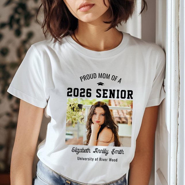 Stolt mamma Senior Anpassad år Examen Foto Förälde T Shirt (Skapare uppladdad)