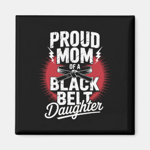 stolt Mamma vid en Svart Bälte-dotter Magnet
