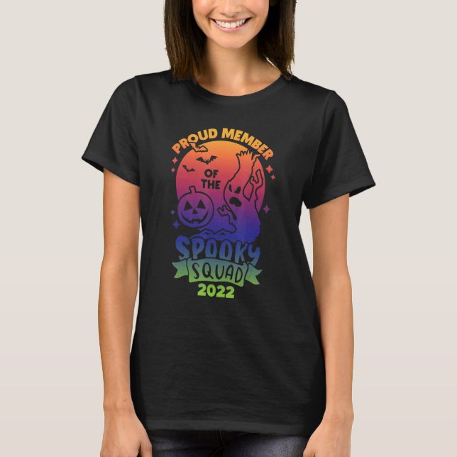 Stolt medlem av Spooky Squad 2022 Glad Hallow T Shirt (Framsida)
