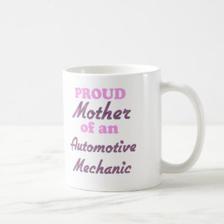 Stolt mor av en automatisk mekaniker kaffemugg