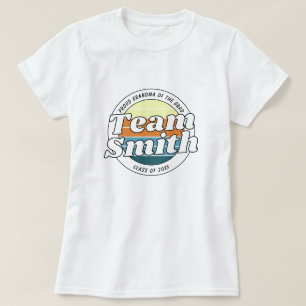 Stolt Mormor Retro Lag Efternamn Klass 20XX Examen T Shirt