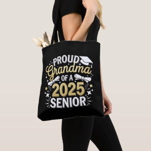 Stolt Mormor Till En 2025 Examinand Examen Guld Tygkasse