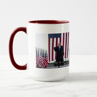 stolt över att stödja ordförande Trump Mugg