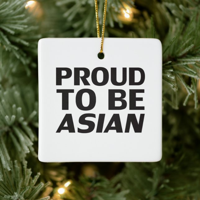stolt över att vara asiatisk, svart, vitt tecken julgransprydnad keramik (Träd)