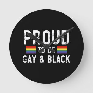 stolt över att vara homosexuell och svart rund klocka