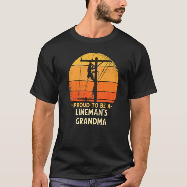 Stolt över att vara Lineman Mormor Elektrisk Kabel T Shirt (Framsida)