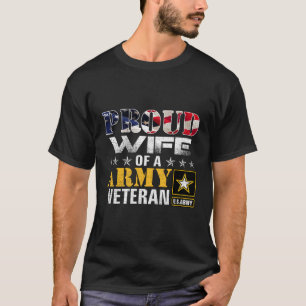 stolt över en amerikansk arméveteransk Flagga T Shirt