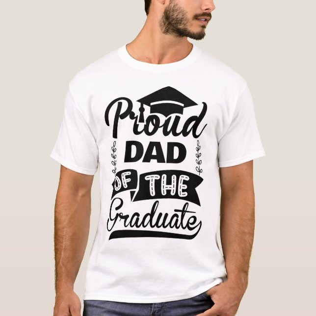 Stolt Pappa till Examinerad  Typografi T-Shirt (Framsida)
