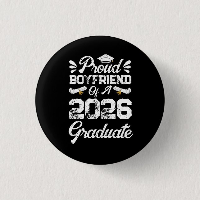 Stolt Pojkvän till en examen från Klass 2026 Knapp (Framsida)