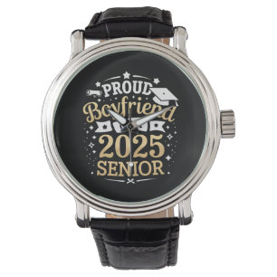 Stolt Pojkvän Till En Utexaminerad 2025 Års Studen Armbandsur