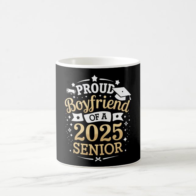 Stolt Pojkvän Till En Utexaminerad 2025 Års Studen Kaffemugg (Center)