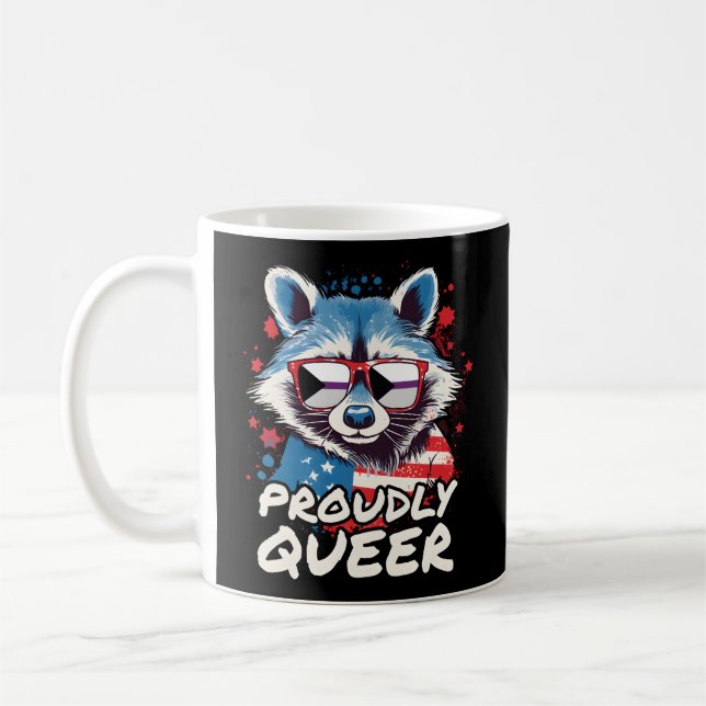 stolt Queer Raccoon Demiual Flagga Sunglasses Kaffemugg (Vänster)