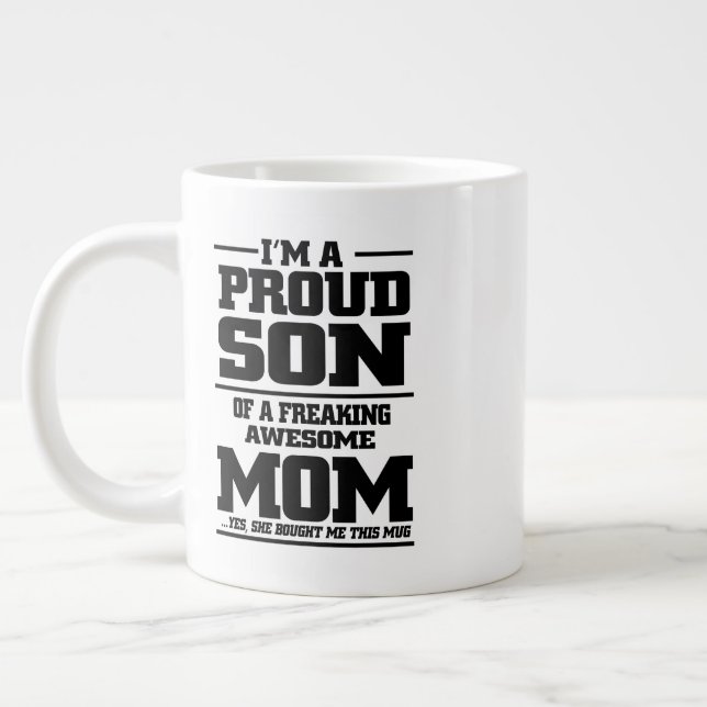 stolt son till Fantastisk Mamma typografi Jumbo Mu Jumbo Mugg (Vänster)