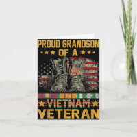 Stolt sonson till en Vietnam-veteran flagga Amerik