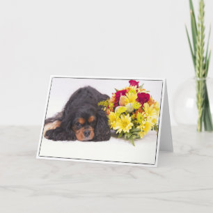 Stolt Spaniel för kung Charles med höstblommor Kort