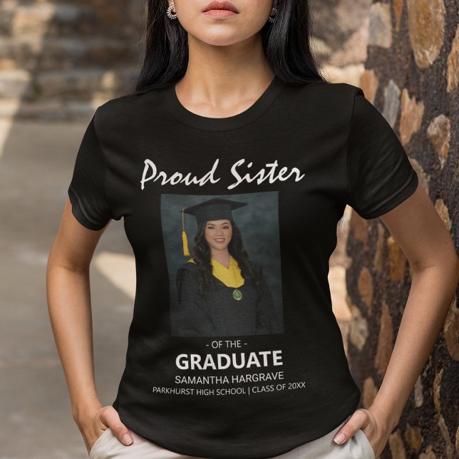 Stolt syster till den som tog examen | Foto T Shirt (Skapare uppladdad)