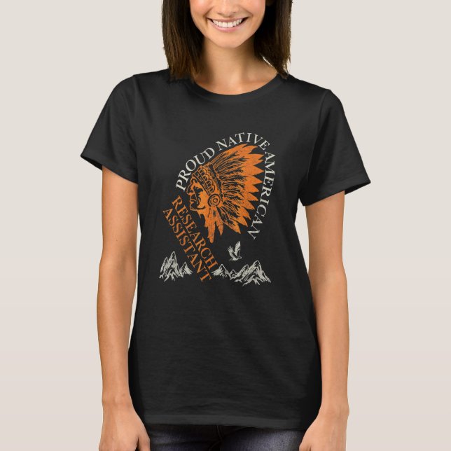 Stolt uramerikansk jobbforskningsassistent t shirt (Framsida)