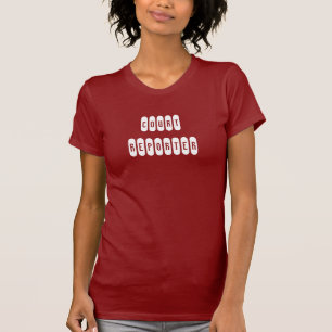 Stolt utslagsplats för brev för vit för t-shirt