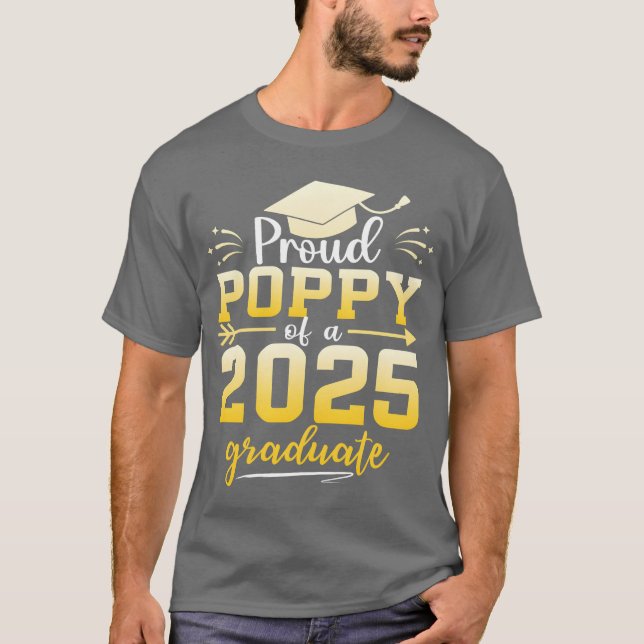 Stolt vallmo från en examenklass 2025 Examen T Shirt (Framsida)