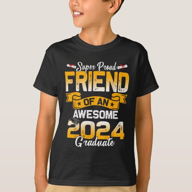 stolt vän till 2024 Student 24 Studenten T Shirt (Framsida)