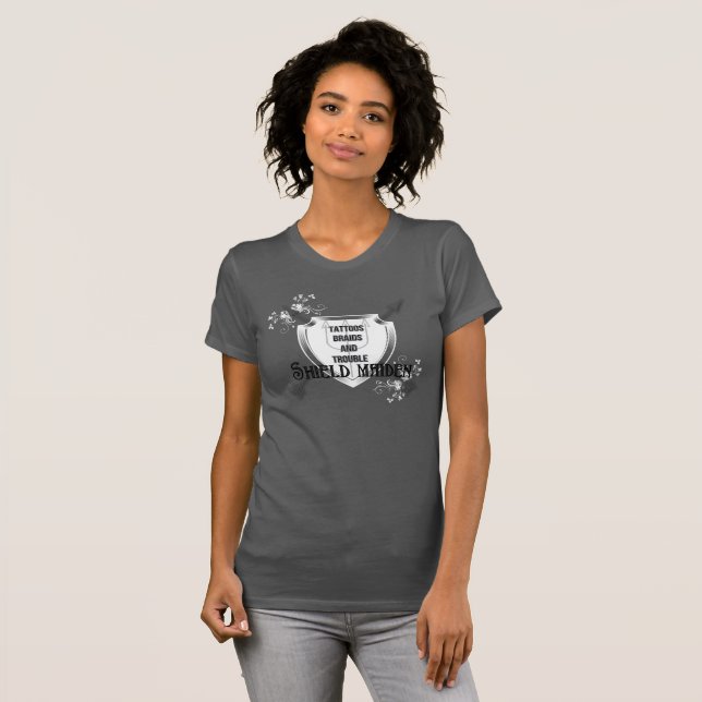 Stolt Viking skyddar jungfrun T-shirt (Hel framsida)