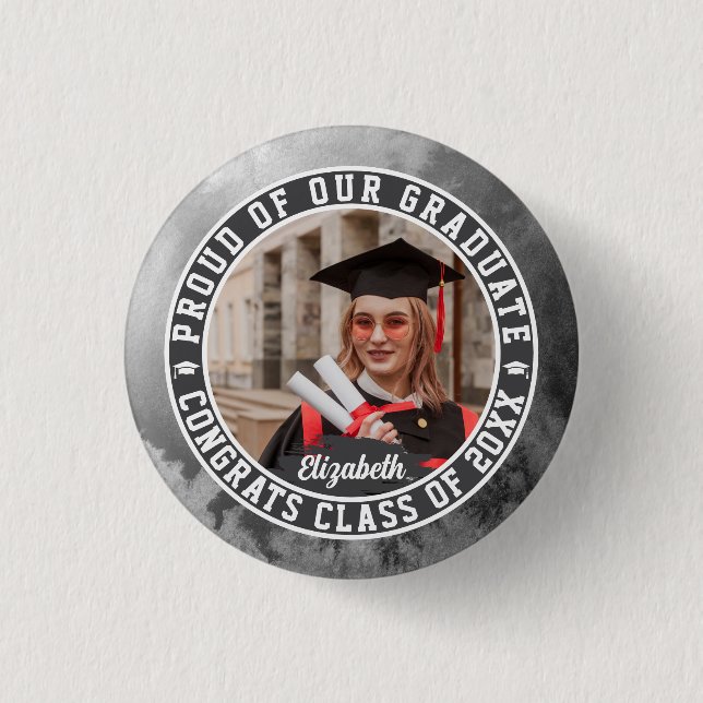 Stolta över vår examen Trendig examensfoto Söt Knapp (Framsida)