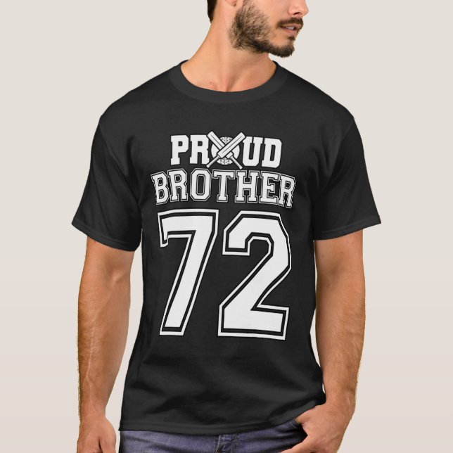 Stolte Cricket Bror Nummer 72  T Shirt (Framsida)