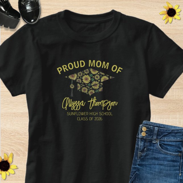 Stolthet Mor Klass 2026 Svart & Gul Examenspresent T Shirt (Skapare uppladdad)