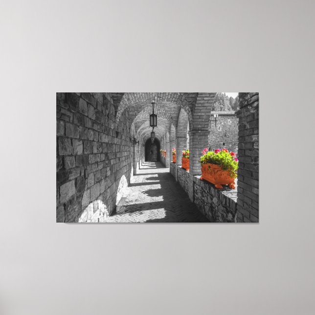 Stone Archway med Flowers Canvastryck (Framsida)