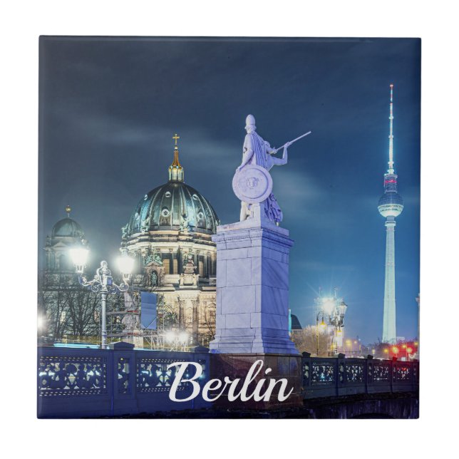 Stone bridge nära Berlins katedral i Tyskland Kakelplatta (Framsidan)