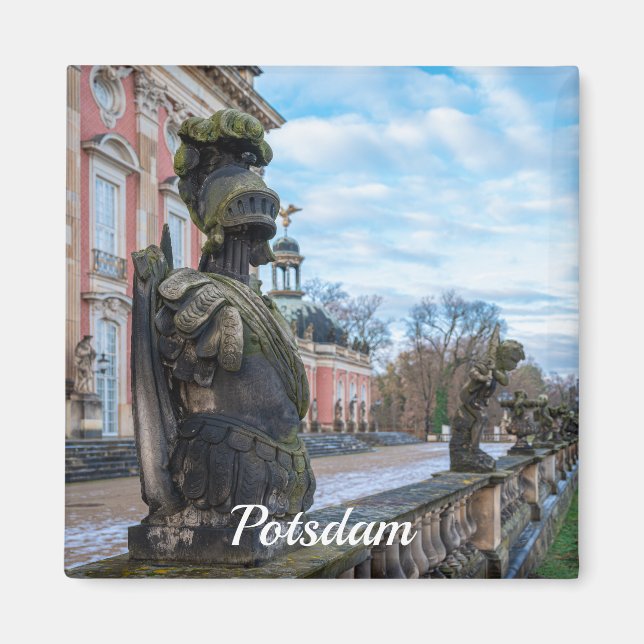Stone knight statues nära palats i Potsdam Magnet (Framsidan)