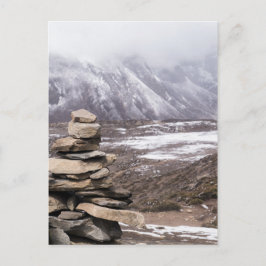 Stone Marker Pile i Snowy Himalayan-bergen Vykort