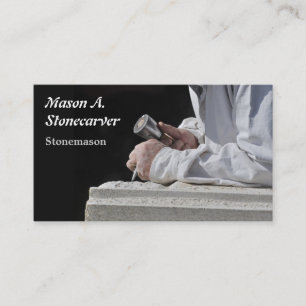 Stonemason som snider kvarteret av stenen visitkort