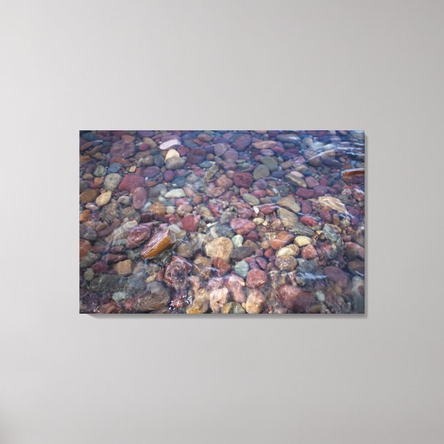 Stoner i sjö vid Glaciers nationalpark Canvastryck (Framsida)