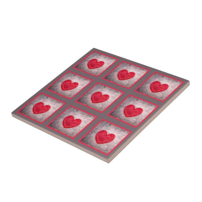 Stonewaschat Heart i Grått och Red Play Kakelplatta (Sidan)