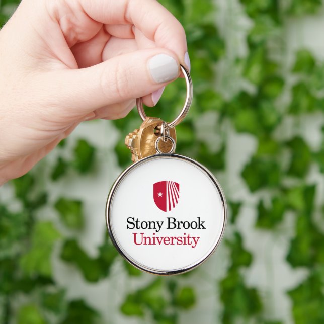 Stony Brook Universiteten | Ordmärke Rund Silverfärgad Nyckelring (Hand)