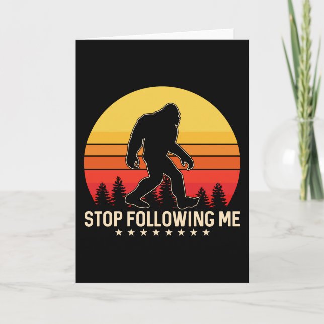 Stop Following Me | Bigfoot Retro Design Kort (Framsida)
