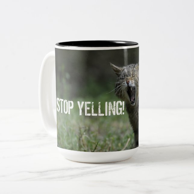 "STOP YELLING" i mugg stater. (Framsida vänster)