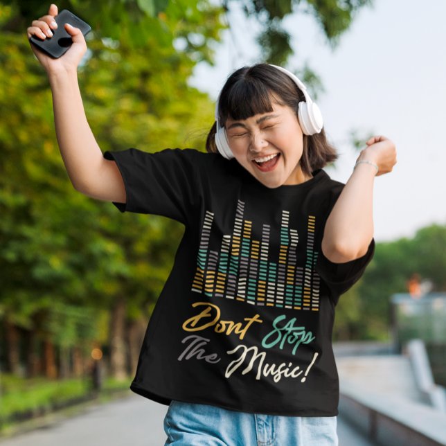 Stoppa inte musiken t shirt (Girl sliding in skater and enjoying music)